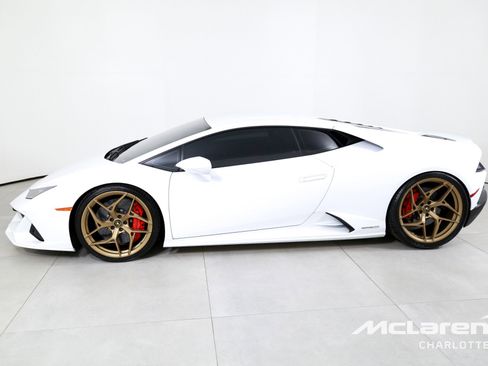 Used 2020 Lamborghini Huracan EVO image 5
