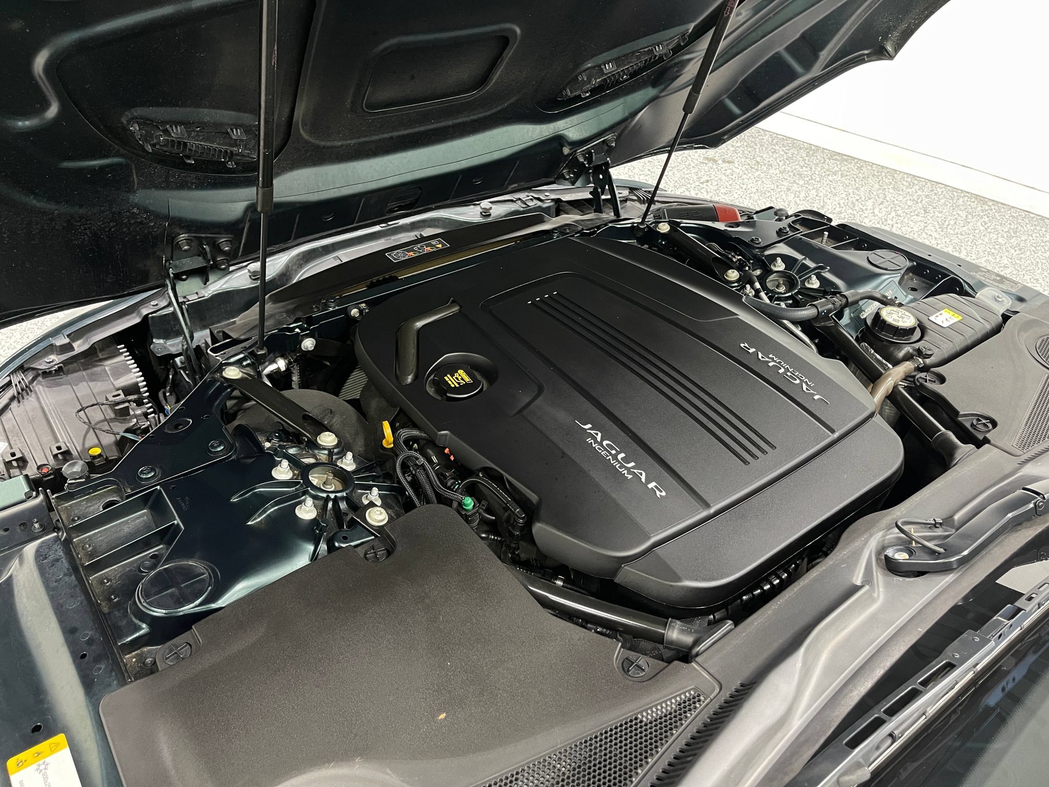 Used 2021 Jaguar F-TYPE Convertible RWD image 27