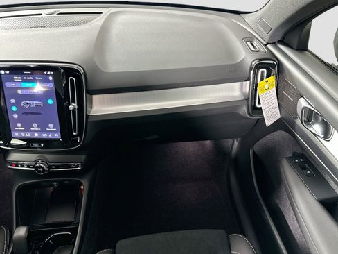 New 2026 Volvo XC40 B5 Ultra w/ Protection Package Premier image 28