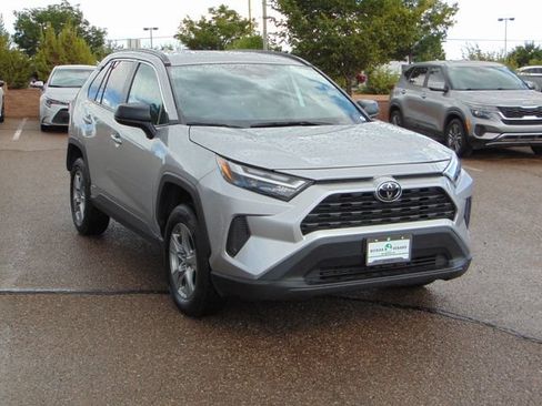 Used 2025 Toyota RAV4 LE AWD/4WD image 9
