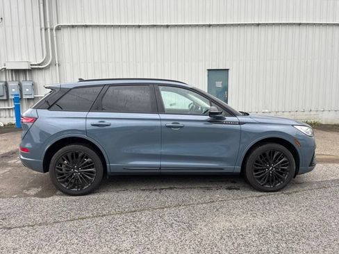 Used 2023 Lincoln Corsair Reserve w/ Equipment Group 201A AWD/4WD image 4