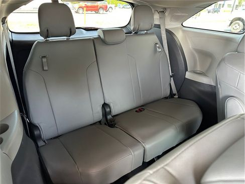 Used 2021 Toyota Sienna XLE w/ XLE Plus Package AWD/4WD image 18
