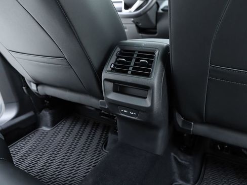 New 2026 Volkswagen Tiguan SE image 39