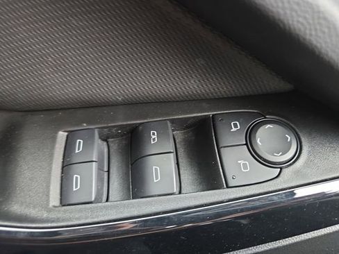 Used 2025 Chevrolet Equinox LT w/ Convenience Package II FWD image 28