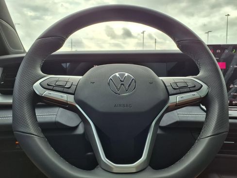 New 2026 Volkswagen Tiguan SE R-Line FWD image 13