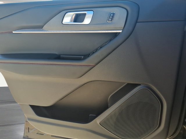 Used 2025 Ford Explorer ST-Line AWD/4WD image 17