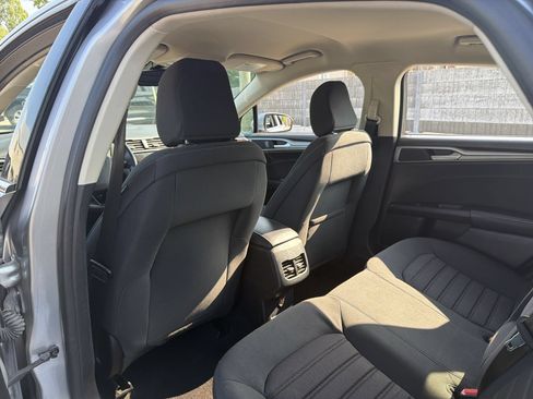 Used 2020 Ford Fusion SE FWD image 17