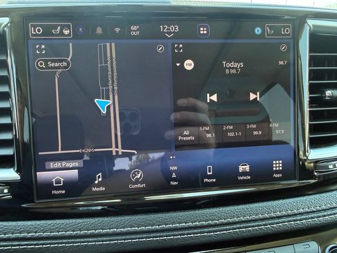 Used 2023 Chrysler Pacifica Limited FWD image 40