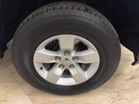 Used 2018 RAM 1500 Classic SLT image 7