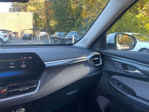 Used 2025 Chevrolet TrailBlazer LT image 31