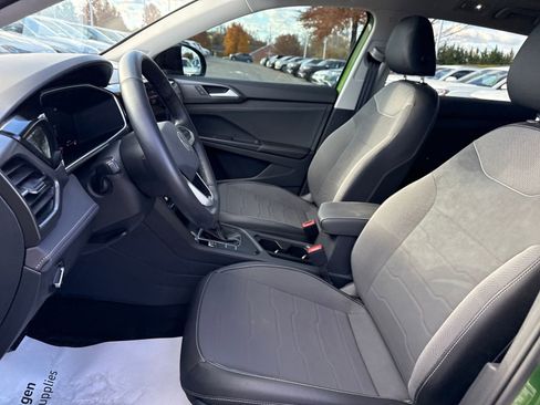 Certified 2025 Volkswagen Taos SE image 13