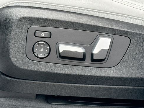 Used 2025 BMW X5 xDrive40i w/ M Sport Package image 25