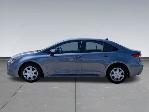Used 2022 Toyota Corolla LE FWD image 3