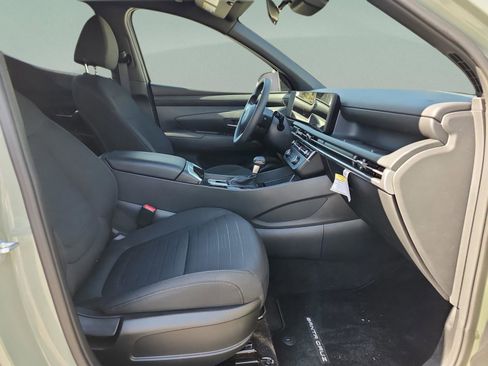 Certified 2025 Hyundai Santa Cruz SE image 20
