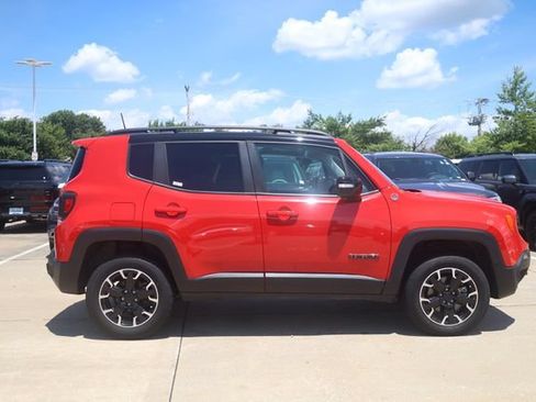 Used 2023 Jeep Renegade Trailhawk w/ Trailhawk Elite Group AWD/4WD image 4