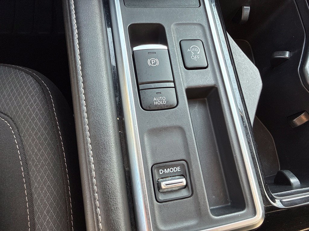 Used 2025 Nissan Pathfinder SV FWD image 30