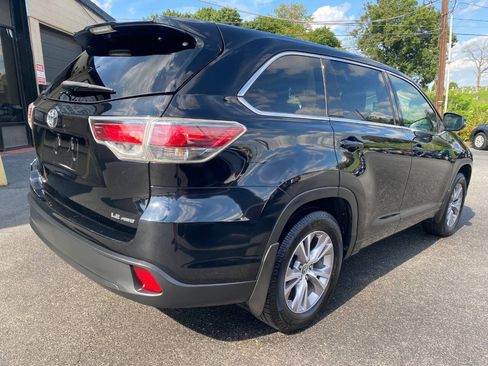 Used 2016 Toyota Highlander Plus AWD/4WD image 3