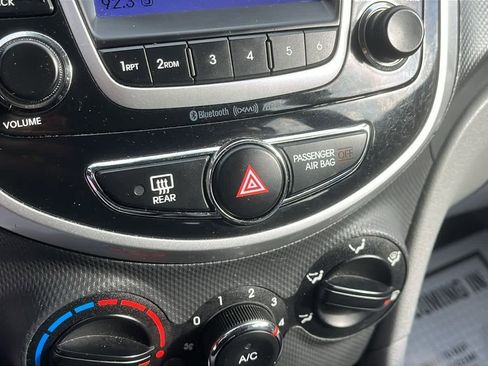 Used 2014 Hyundai Accent SE image 29