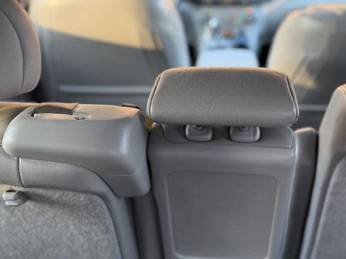 Used 2012 Toyota Highlander SE w/ Tow Pkg image 14