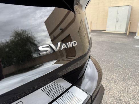 Used 2024 Nissan Rogue SV w/ SV Premium Package image 8