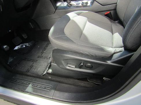 Certified 2018 Ford Explorer XLT w/ Equipment Group 201A image 14