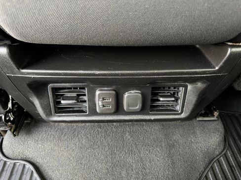 Used 2021 Chevrolet Silverado 1500 LT image 29