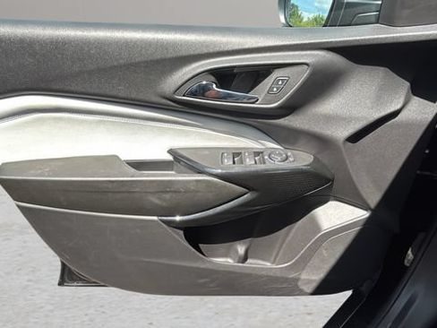 Used 2025 Chevrolet Trax LT FWD image 17