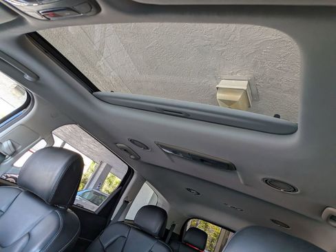 Used 2025 Kia Telluride S image 21