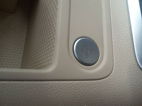 Used 2017 Volkswagen Tiguan S image 23