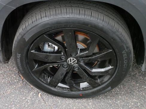 Certified 2022 Volkswagen Taos SE image 15