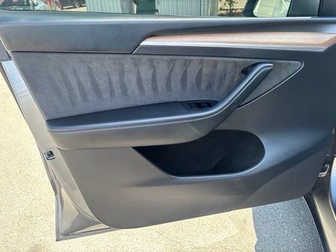 Used 2025 Tesla Model Y Long Range AWD/4WD image 10