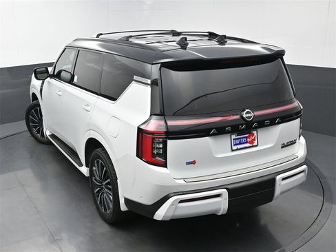 Used 2025 Nissan Armada Platinum Reserve image 41
