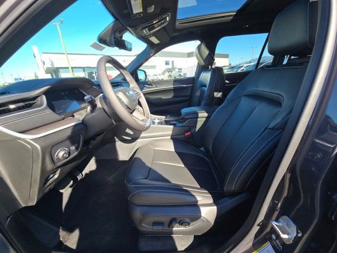 New 2025 Jeep Grand Cherokee Limited w/ Black Appearance Package image 23