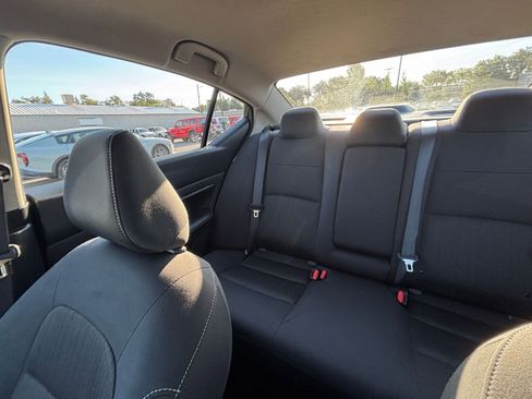 Used 2025 Nissan Altima 2.5 SV FWD image 39