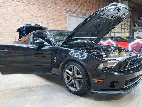 Used 2010 Ford Mustang Shelby GT500 RWD image 24