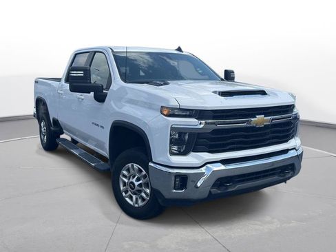 Used 2025 Chevrolet Silverado 2500 LT w/ Convenience Package AWD/4WD image 4