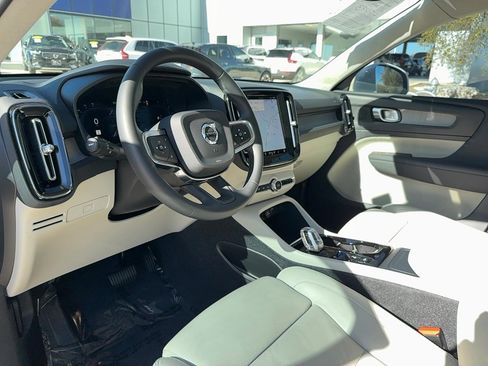 Certified 2023 Volvo XC40 B5 Plus w/ Protection Package Premier image 11