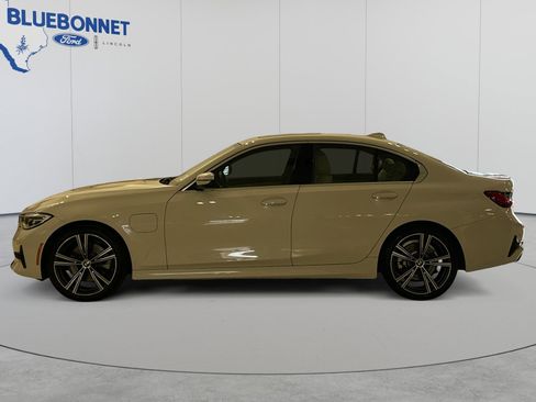 Used 2021 BMW 330e w/ Convenience Package RWD image 8