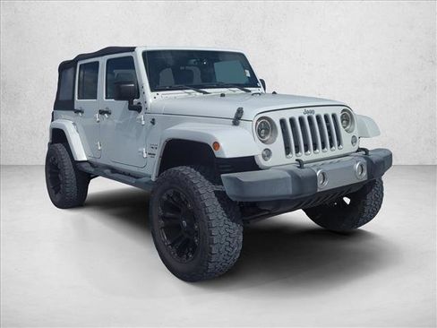 Used 2017 Jeep Wrangler Unlimited Sahara w/ Dual Top Group AWD/4WD image 3