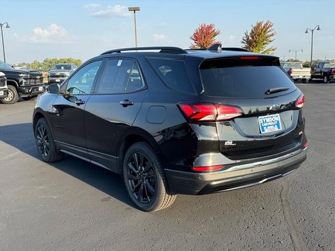 Used 2022 Chevrolet Equinox RS image 3