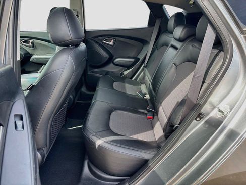 Used 2010 Hyundai Tucson GLS w/ Popular Equipment Pkg 2 AWD/4WD image 10