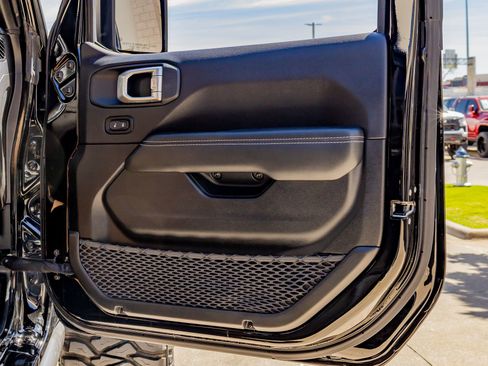 Used 2022 Jeep Gladiator Rubicon w/ Trailer Tow Package image 36