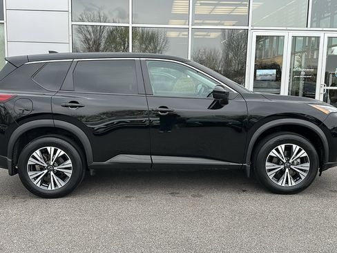 Certified 2022 Nissan Rogue SV image 26