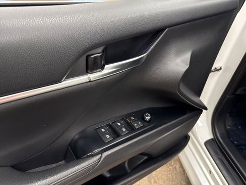 Used 2020 Toyota Camry XLE image 26