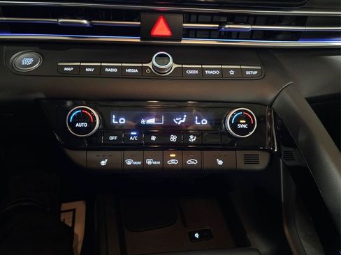 Used 2024 Hyundai Elantra SEL w/ Convenience Package image 31