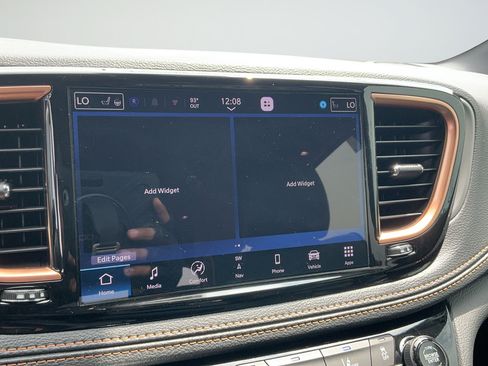 New 2027 Chrysler Pacifica Pinnacle w/ Theater Group FWD image 11