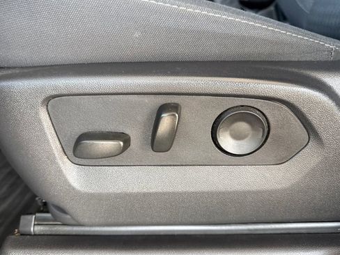 Used 2025 Chevrolet Silverado 2500 LT w/ Convenience Package image 19