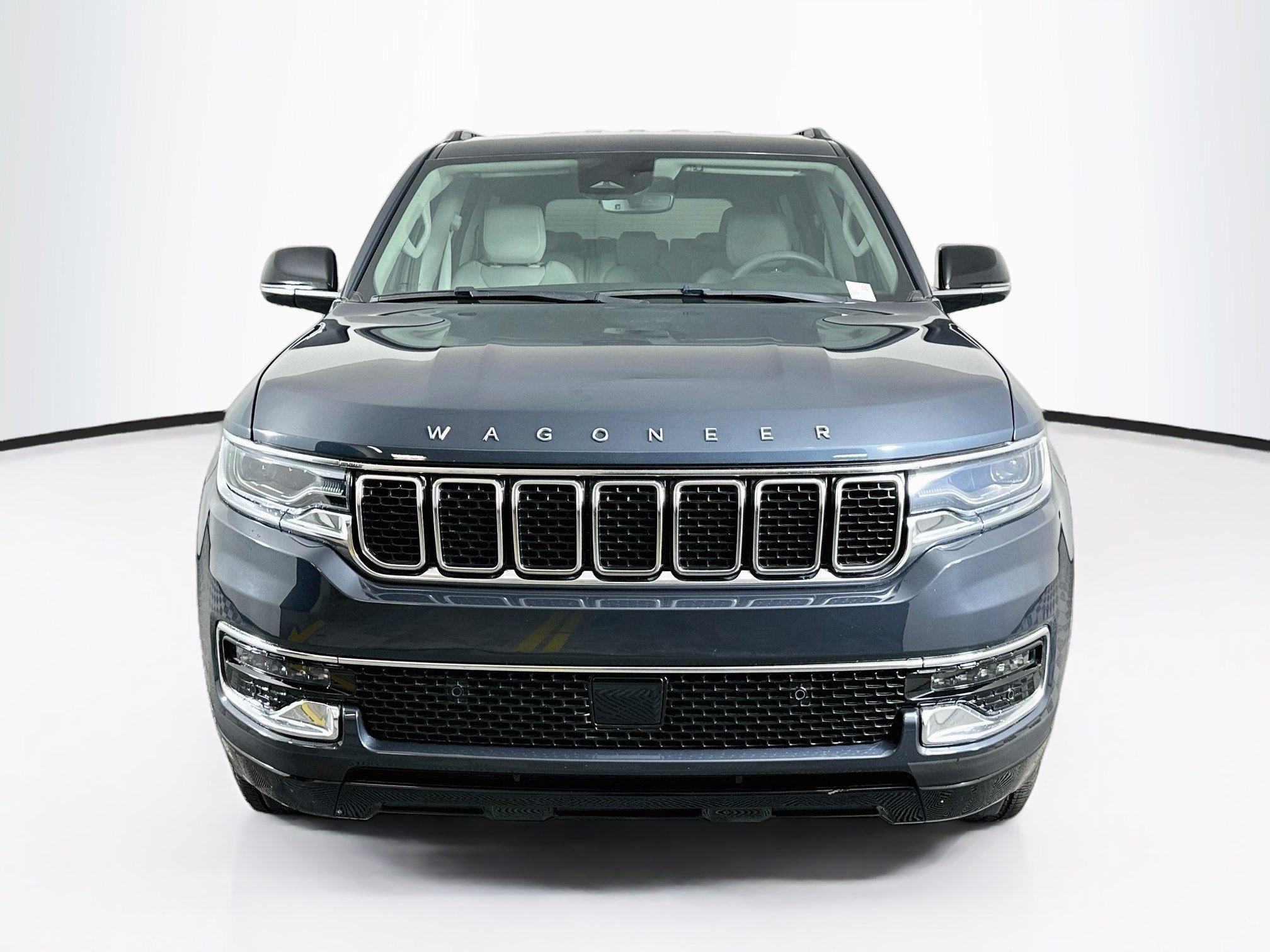 Used 2023 Jeep Wagoneer 4WD image 2