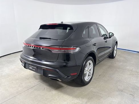 Certified 2024 Porsche Macan image 7