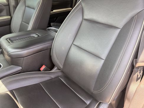 Used 2023 GMC Yukon XL SLT AWD/4WD image 24